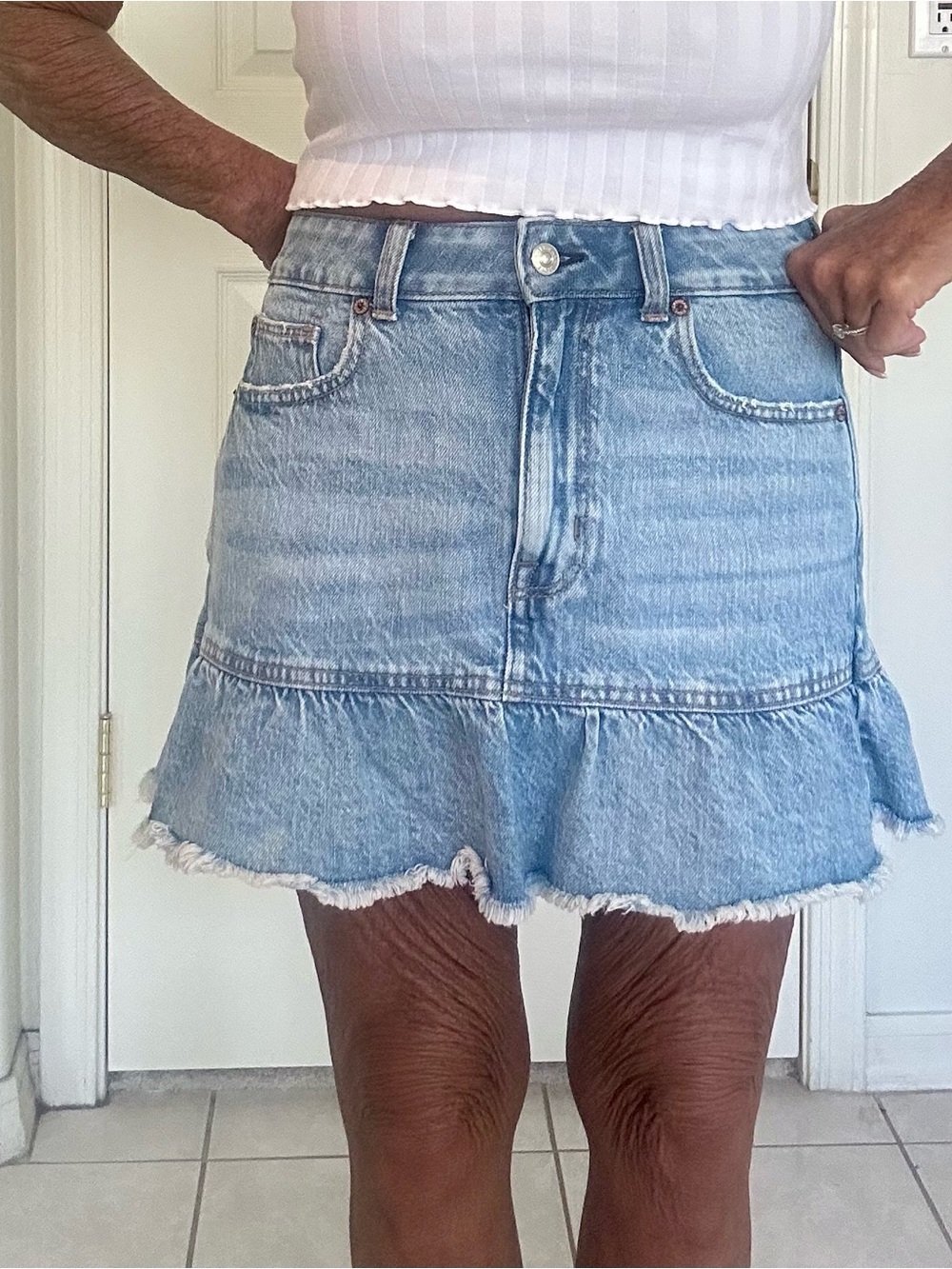 American Eagle Outfitters Light Blue Denim Ruffle-Hem Mini Skirt size 6
